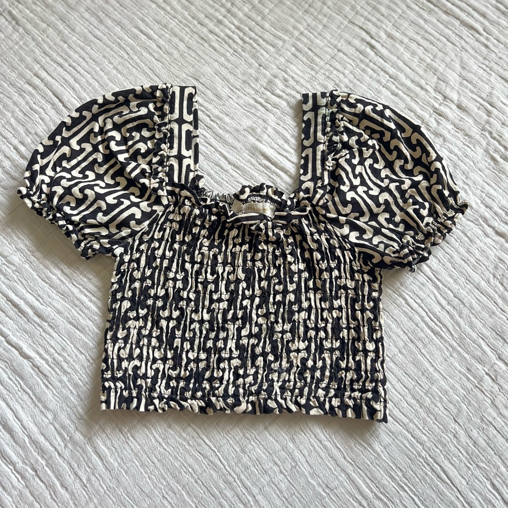 Monteau Black and Cream Puff Sleeve Blouse - Size Small